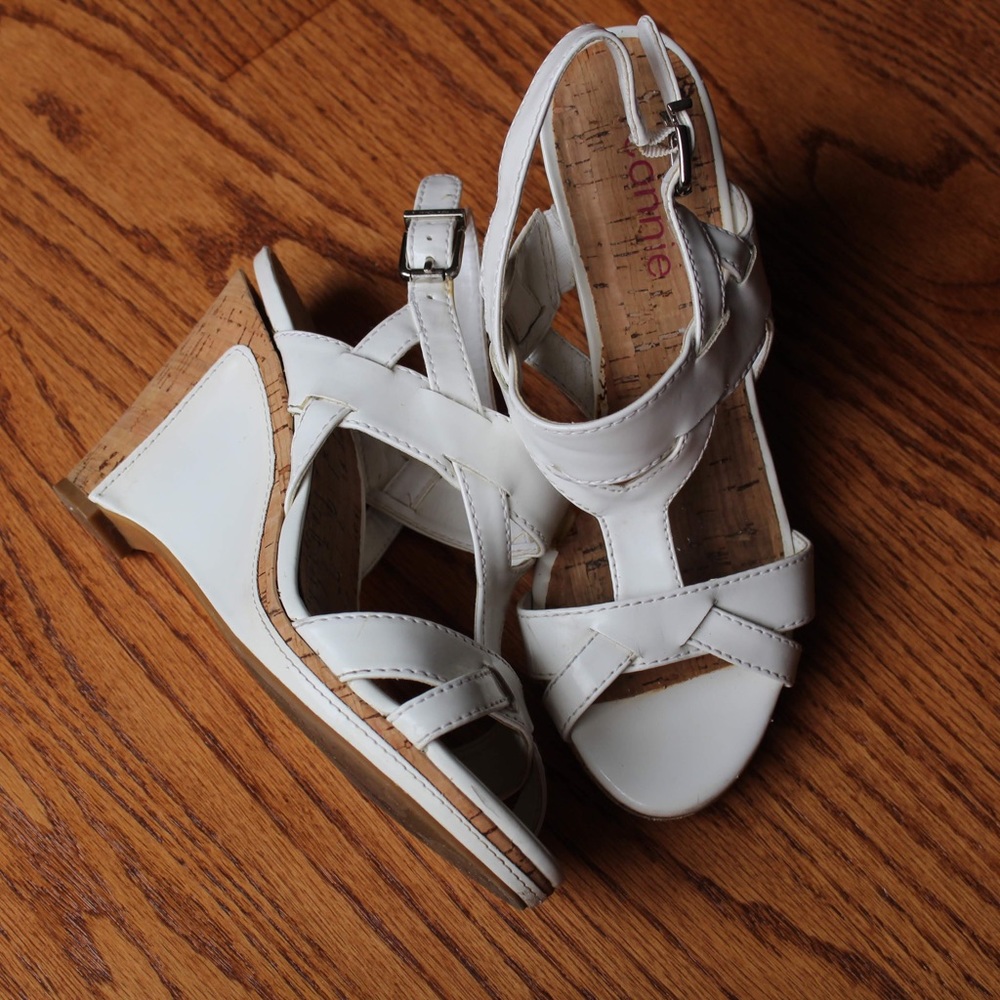 White Wedges
